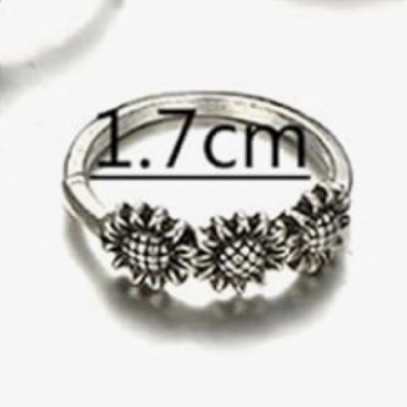 Silver Tone Sunflower Ring - Picture 2 of 2